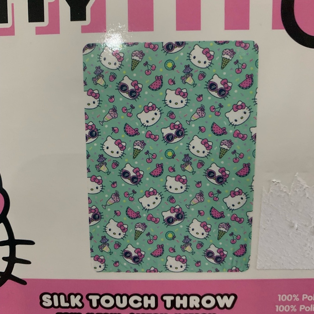 Hello Kitty Mint Green and Pink Blanket - Picture 4 of 5